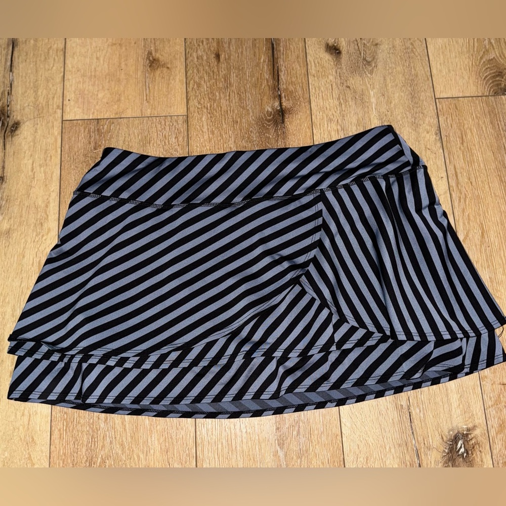 Athleta Black and Gray‎ Striped Skort Large